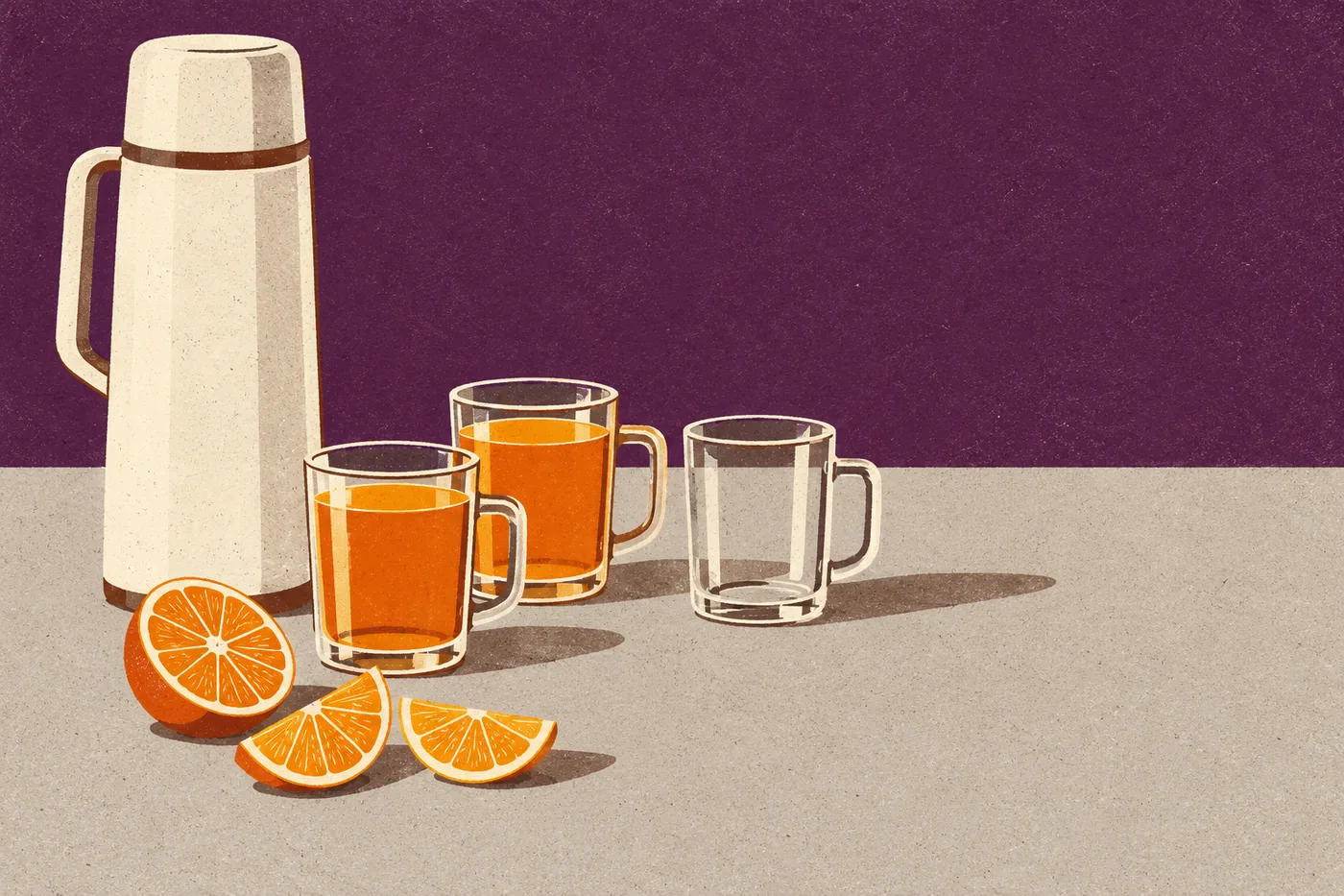 Punsch für Gäste vorbereitet: Thermoskanne, zwei gefüllte Becher, ein leerer Becher und Orangenscheiben Punsch für Gäste vorbereitet: Thermoskanne, zwei gefüllte Becher, ein leerer Becher und Orangenscheiben